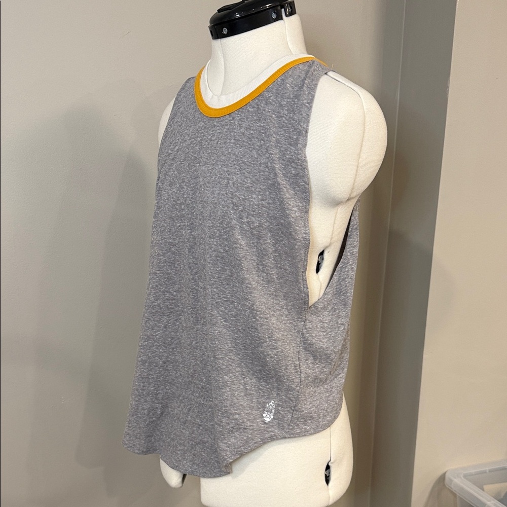 Free People light heathered‎ grey flowy open-back top with yellow + white collar